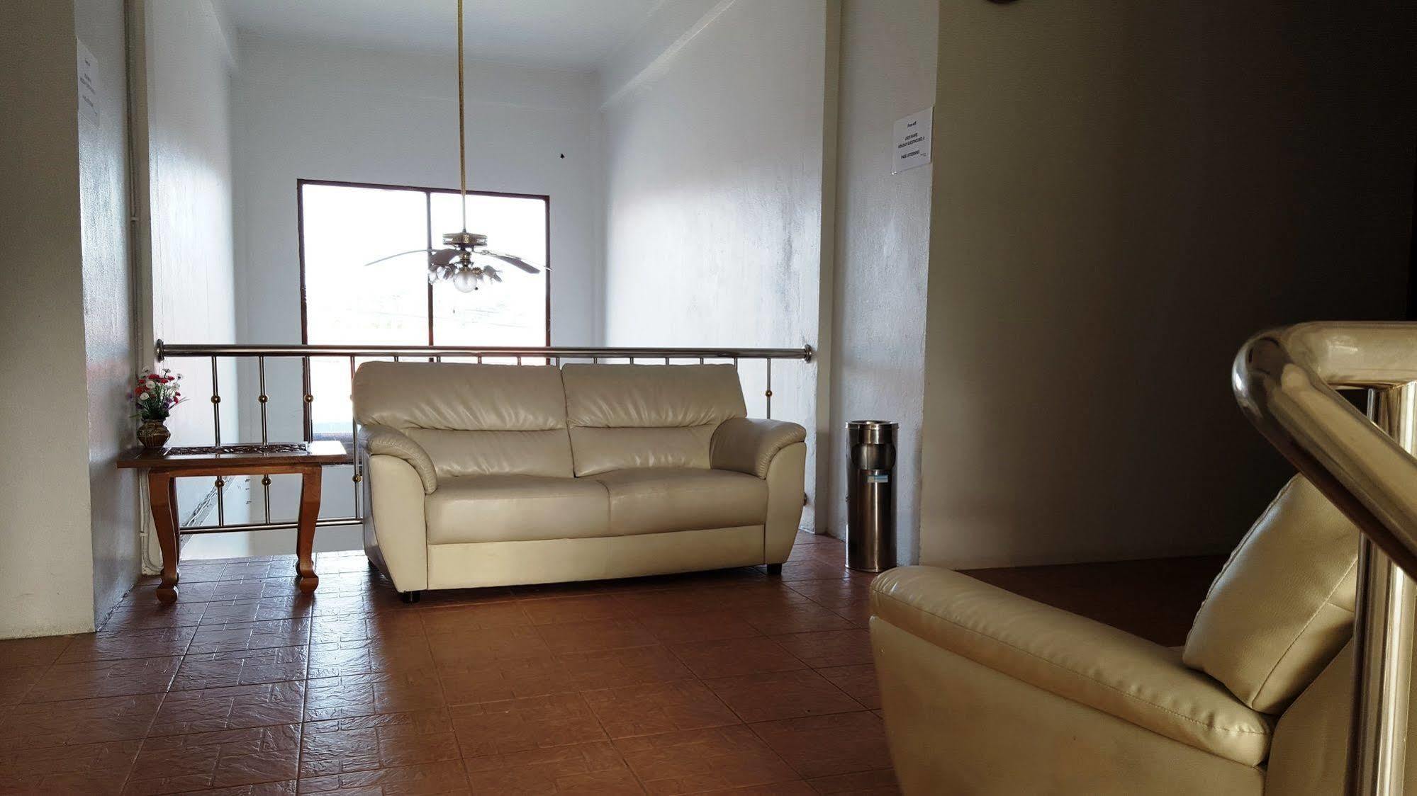 Holiday Guest House Chaweng  Exterior photo